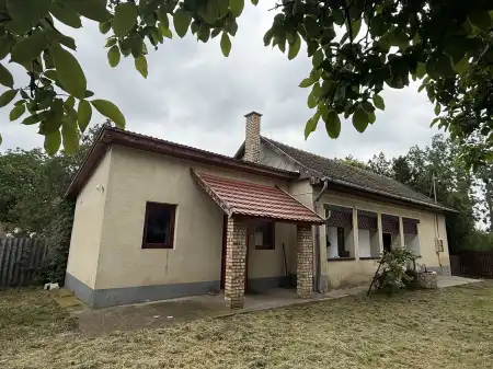 Eladó családi ház, Kaba 2 szoba 70 m² 19.8 M Ft