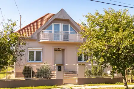 Eladó családi ház, Püspökladány 7 szoba 250 m² 95 M Ft