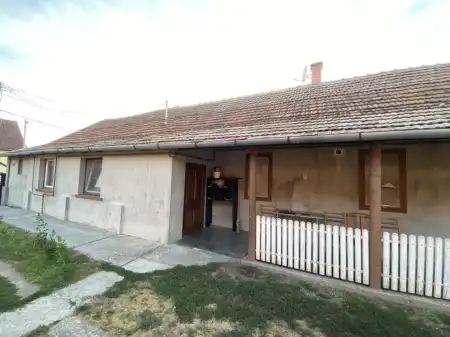 Eladó családi ház, Püspökladány 2+1 szoba 82 m² 16.5 M Ft