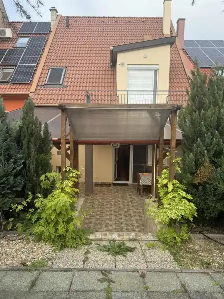 Kiadó sorház, Eger 6 szoba 215 m² 380 E Ft/hó